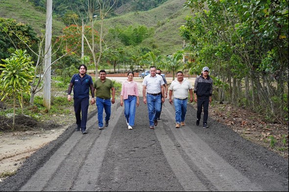 CONTRIBUYENDO AL MEJORAMIENTO DE LA VIALIDAD Y AL DESARROLLO DE NUESTRA PARROQUIA